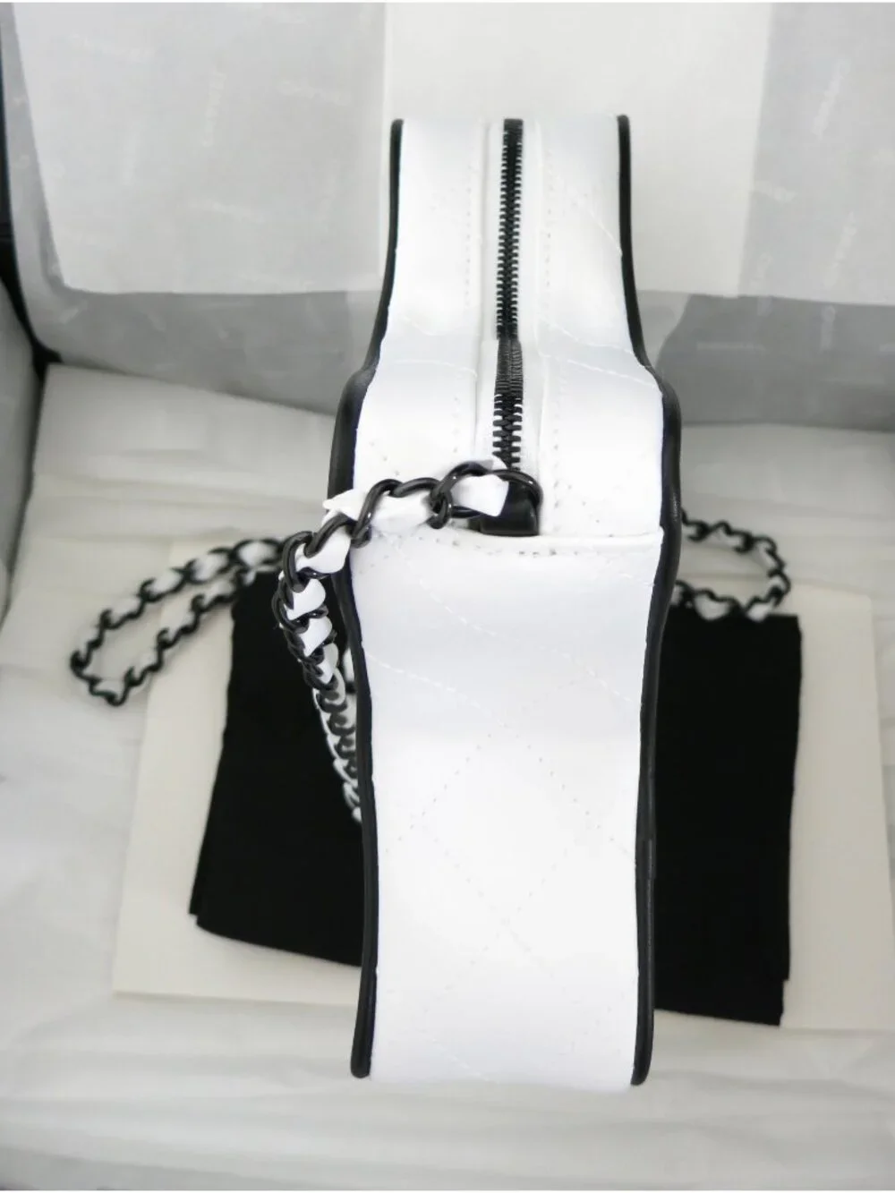 CHANEL 24 Cruise White STAR CC WALK OF FAME Hollywood Boulevard Crossbody Bag - Picture 8 of 14